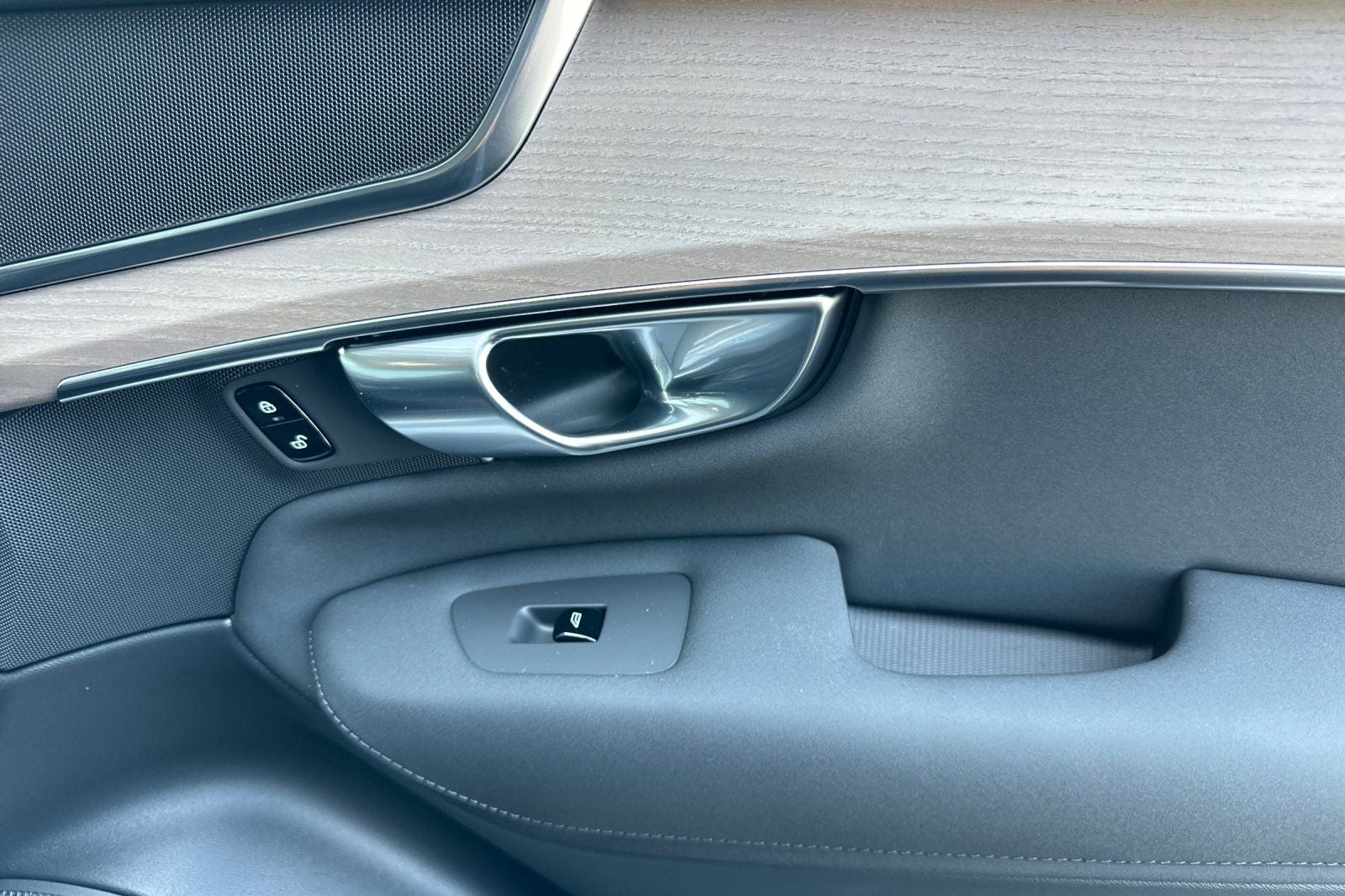 2025 Volvo XC90 B6 Core 2025.5