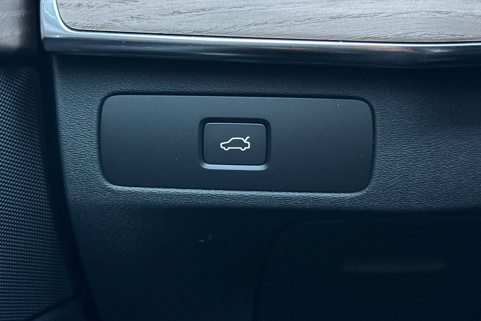 2025 Volvo XC90 B6 Core 2025.5