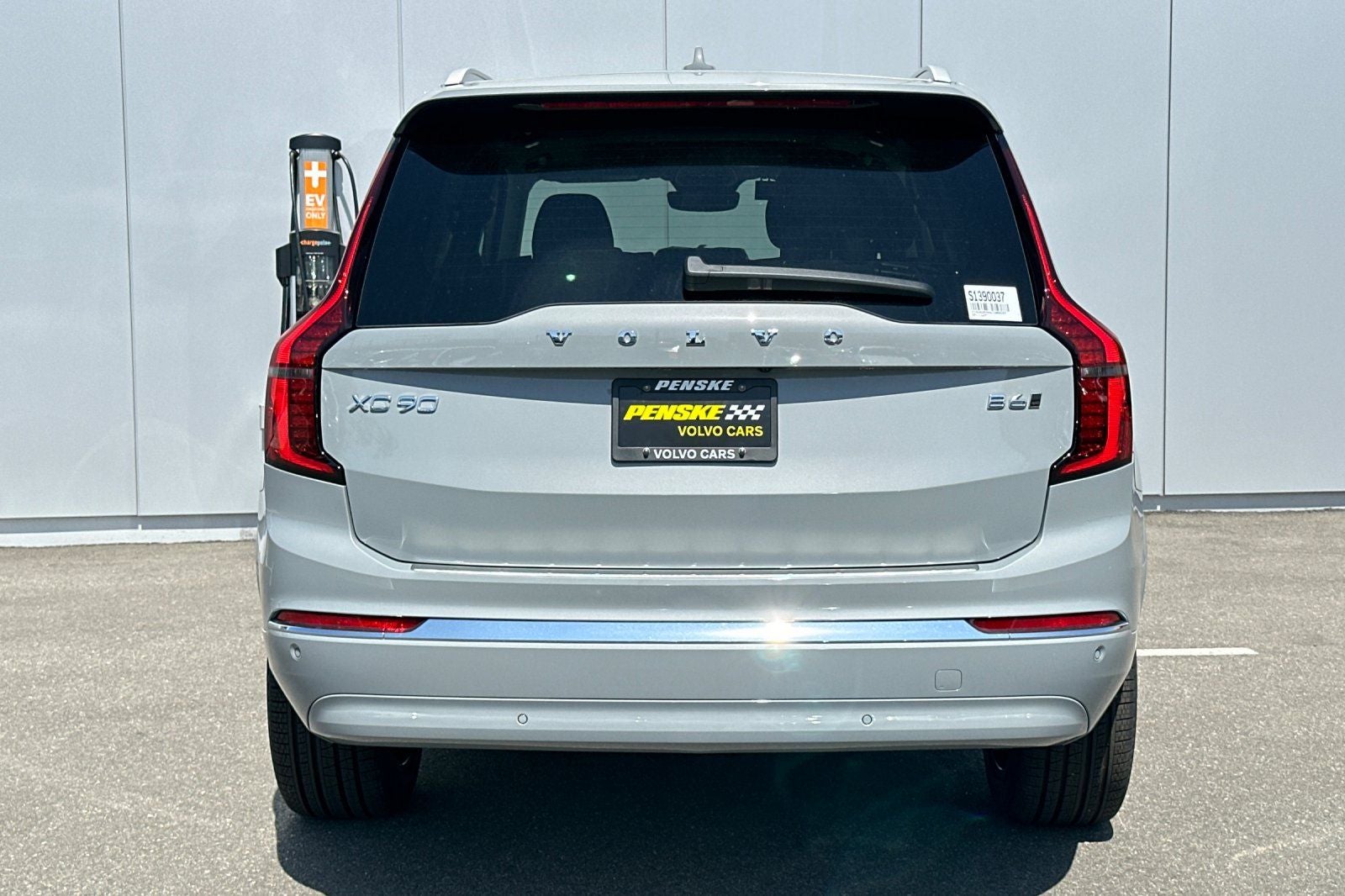 2025 Volvo XC90 B6 Core 2025.5