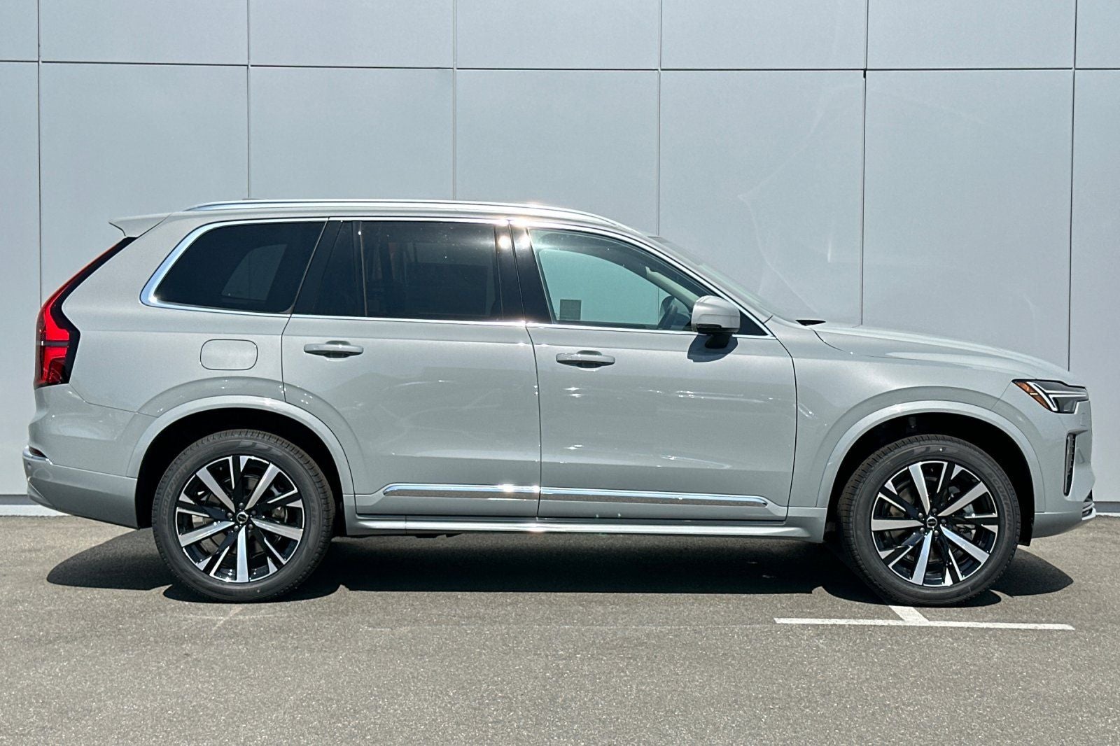 2025 Volvo XC90 B6 Core 2025.5