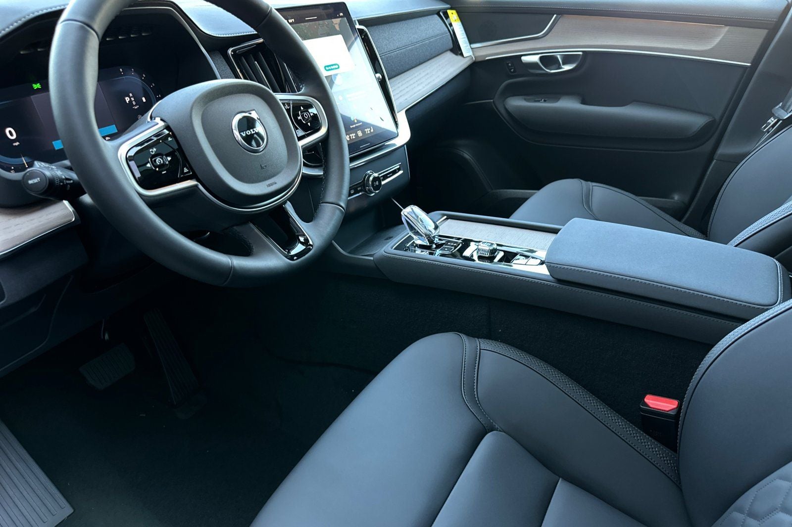 2025 Volvo XC90 B6 Core 2025.5