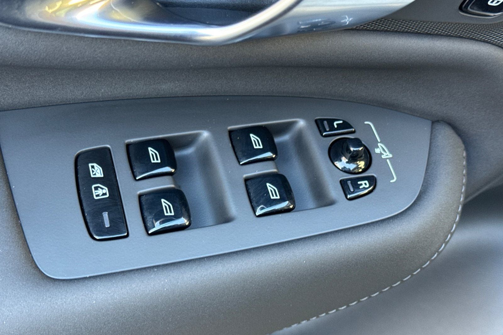 2025 Volvo XC90 B6 Core 2025.5