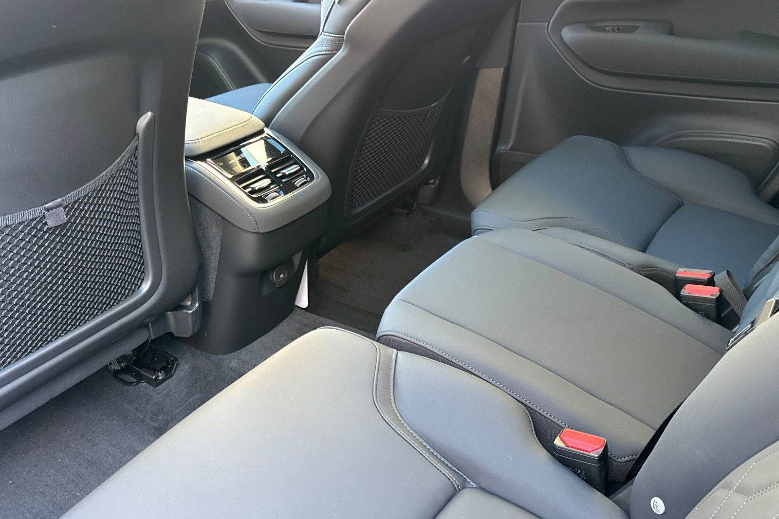 2025 Volvo XC90 B6 Core 2025.5