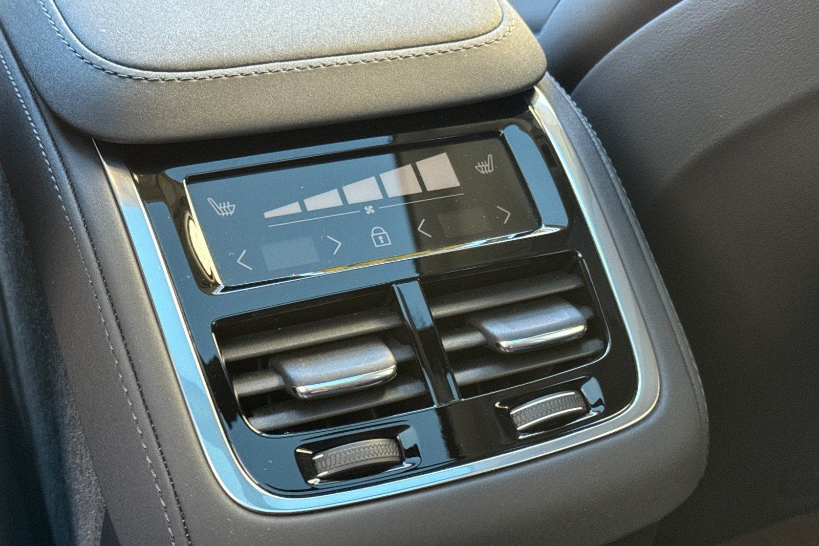 2025 Volvo XC90 B6 Core 2025.5