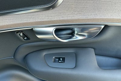 2025 Volvo XC90 B6 Core 2025.5
