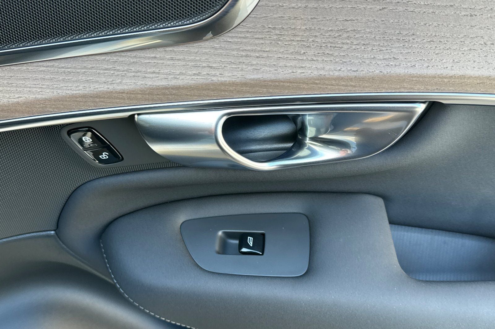 2025 Volvo XC90 B6 Core 2025.5