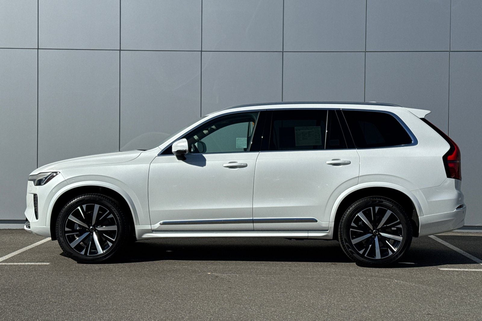 2025 Volvo XC90 B6 Core 2025.5