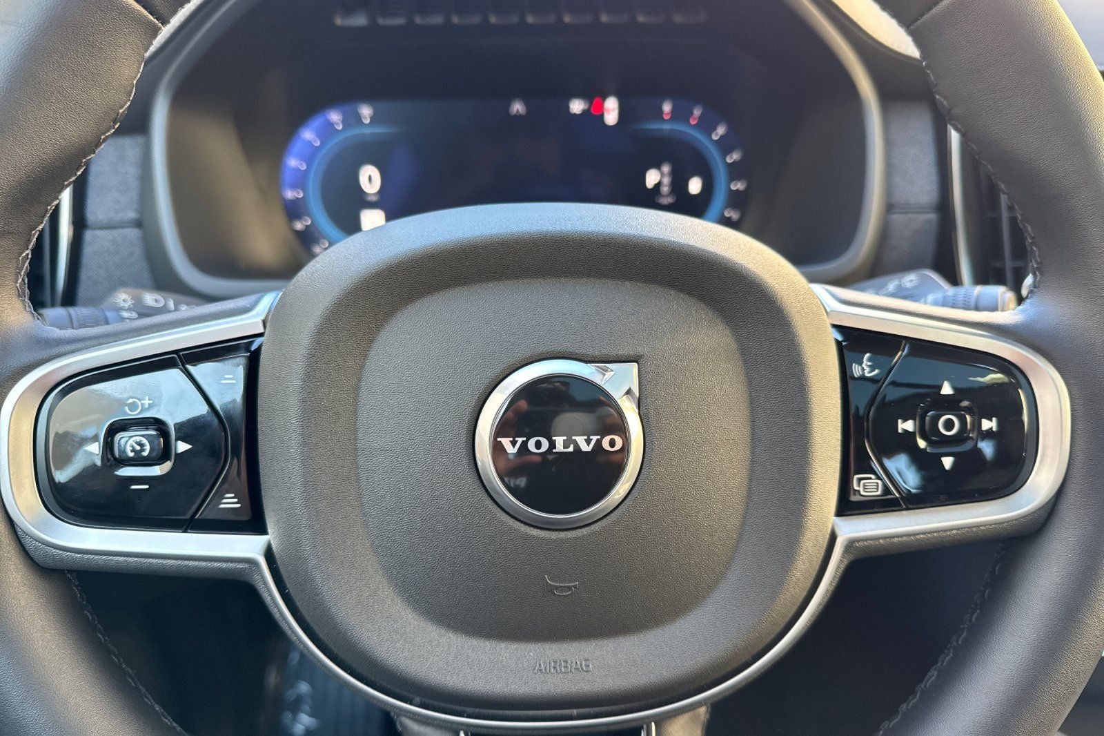 2025 Volvo XC90 B6 Core 2025.5