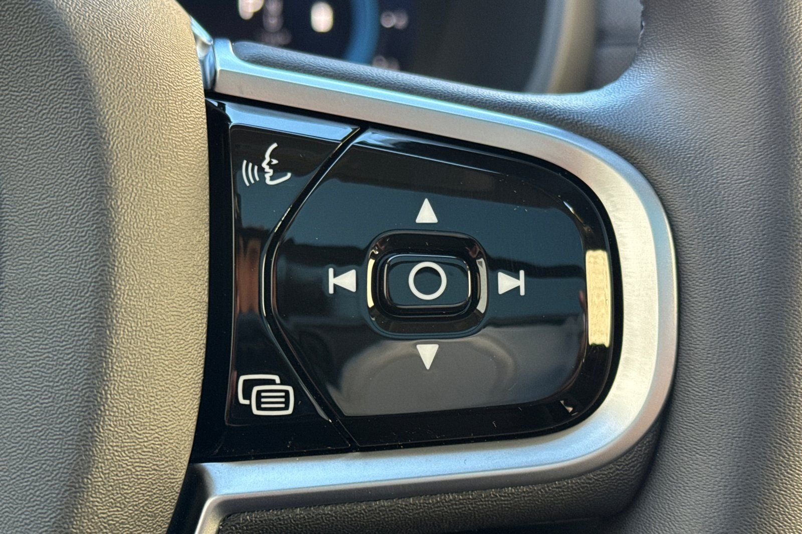 2025 Volvo XC90 B6 Core 2025.5