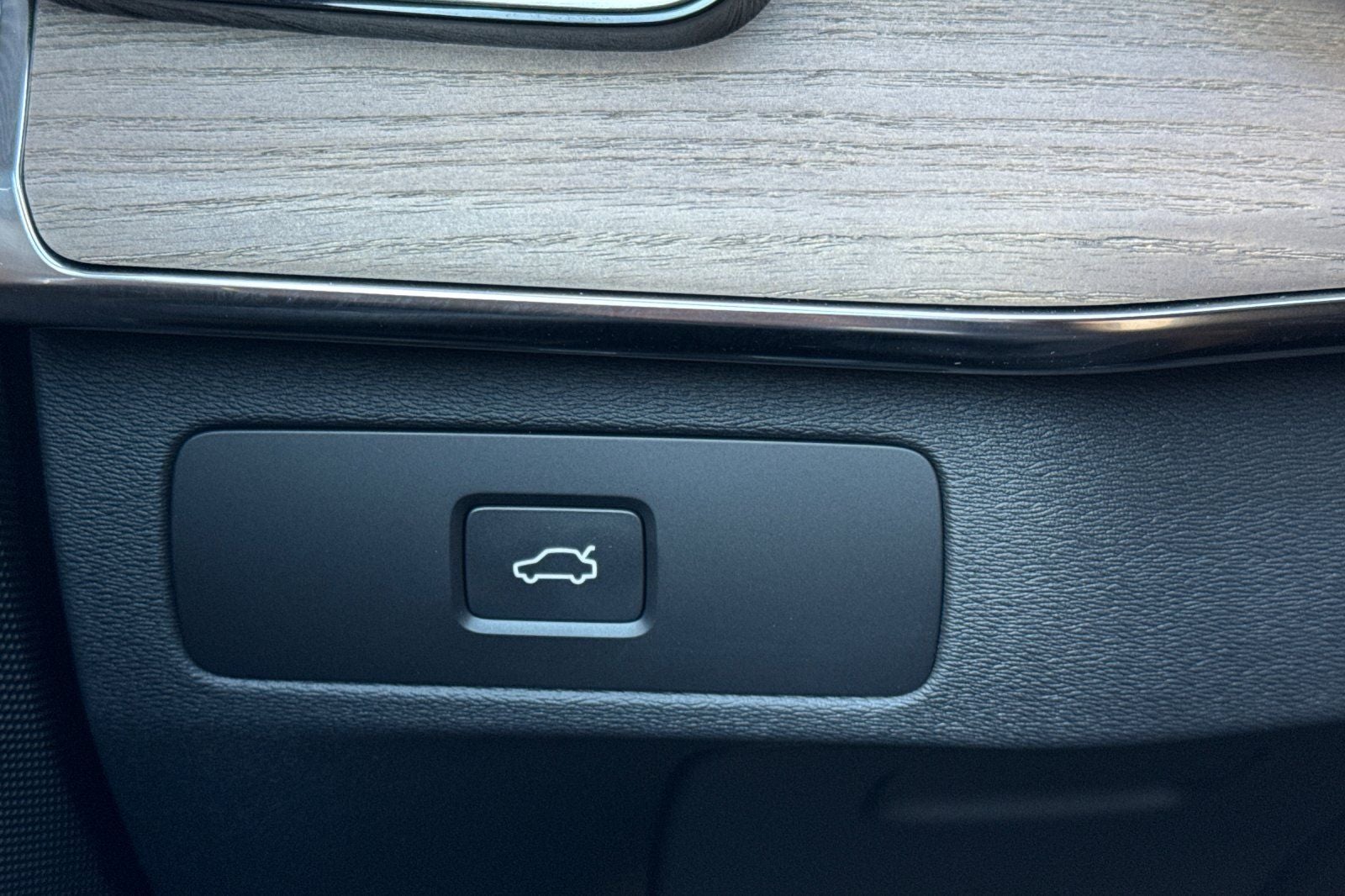 2025 Volvo XC90 B6 Core 2025.5