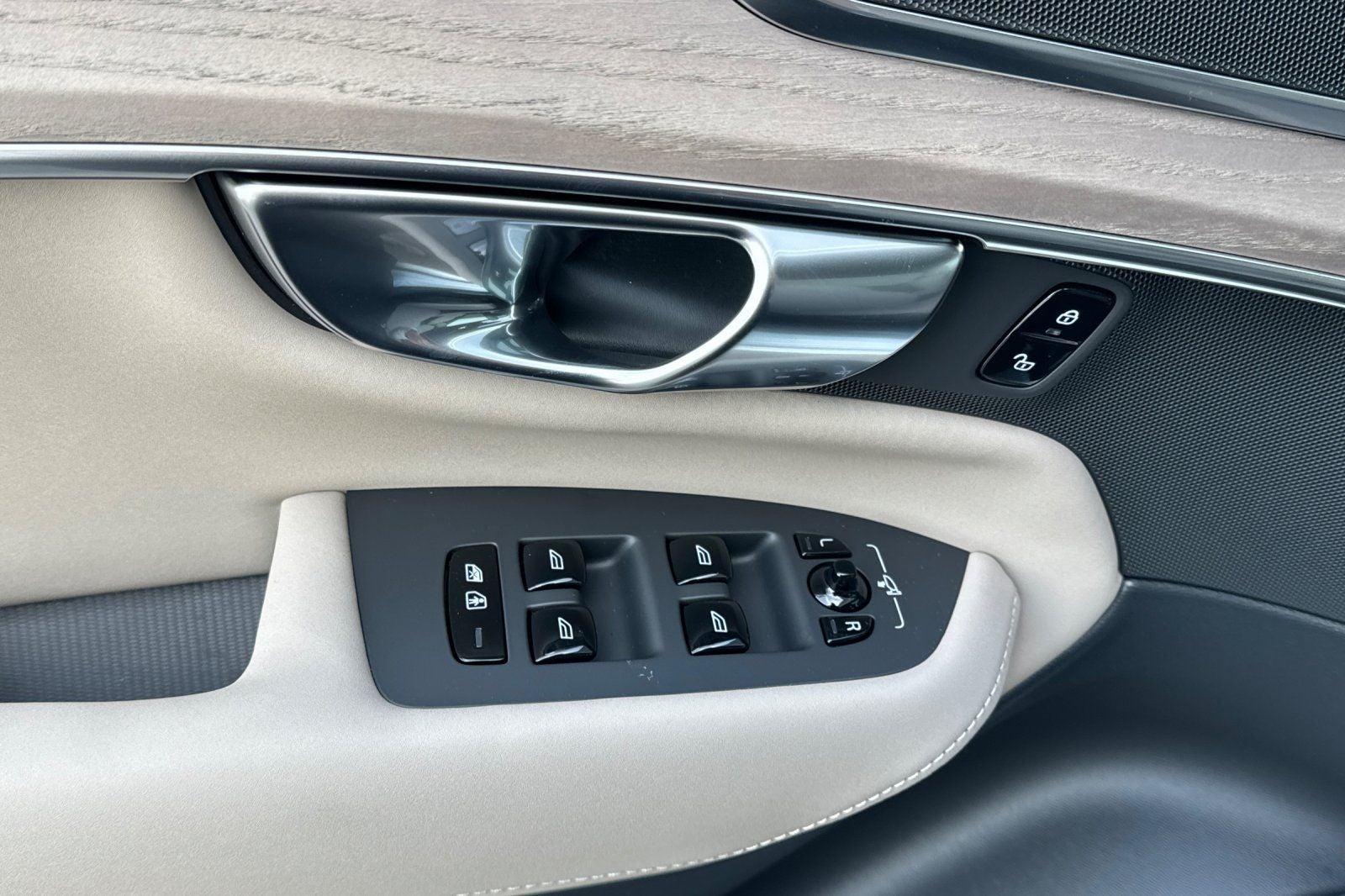 2026 Volvo XC90 B6 Plus 7-Seater