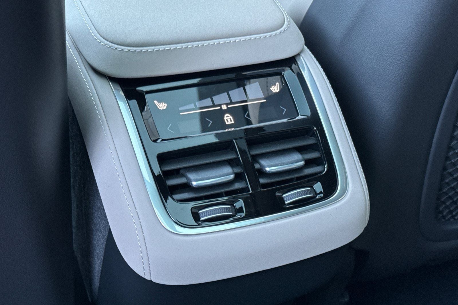 2027 Volvo XC90 B6 Plus 7-Seater