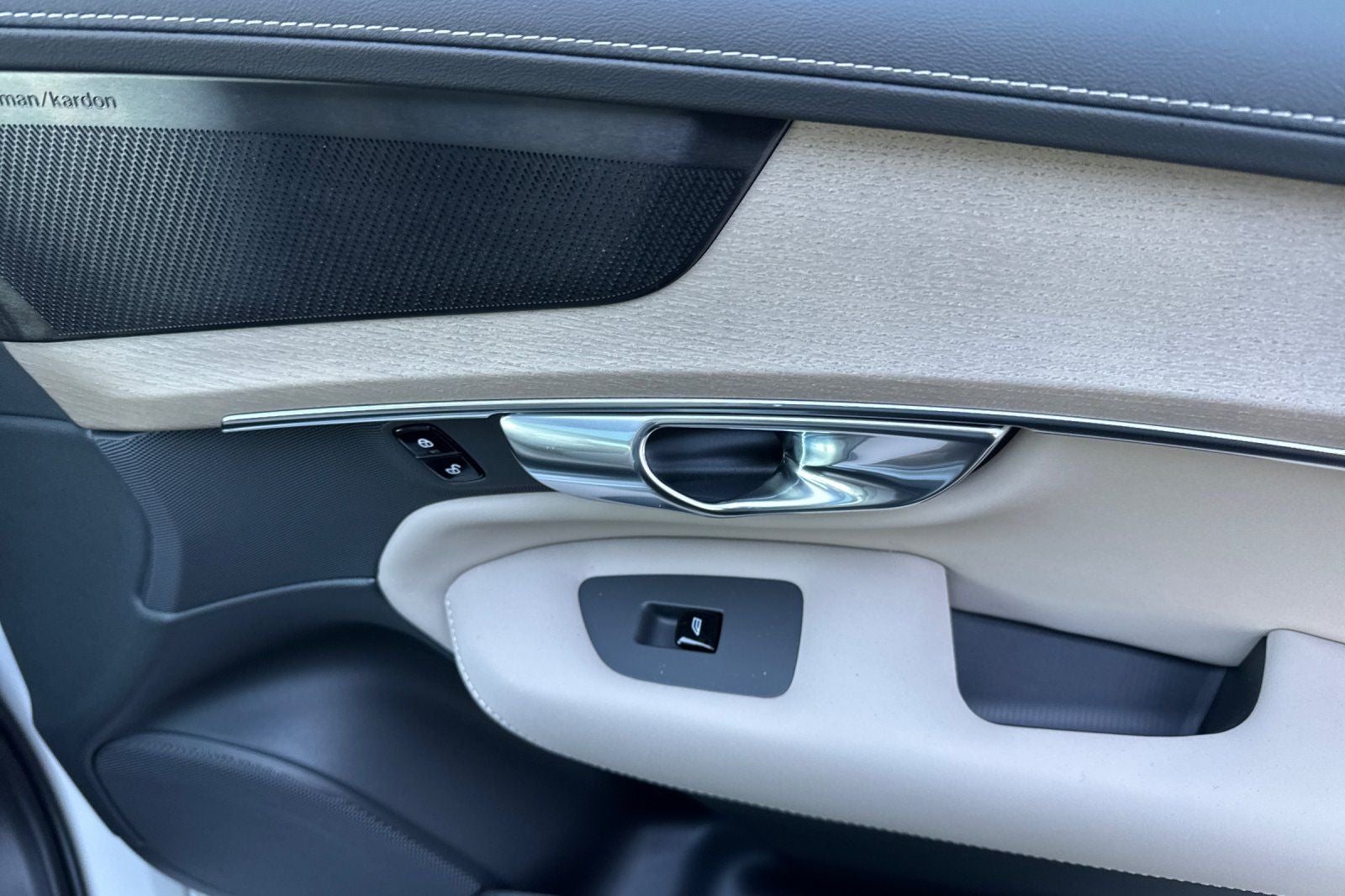2027 Volvo XC90 B6 Plus 7-Seater