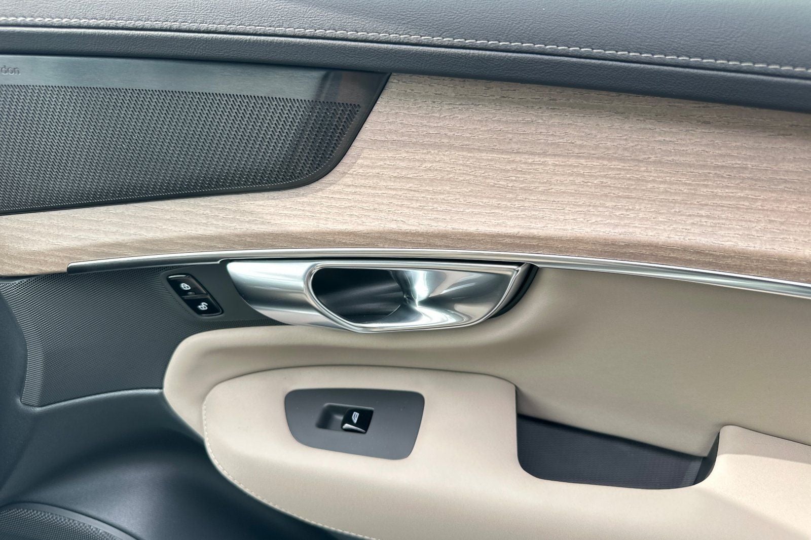 2026 Volvo XC90 B6 Plus 7-Seater