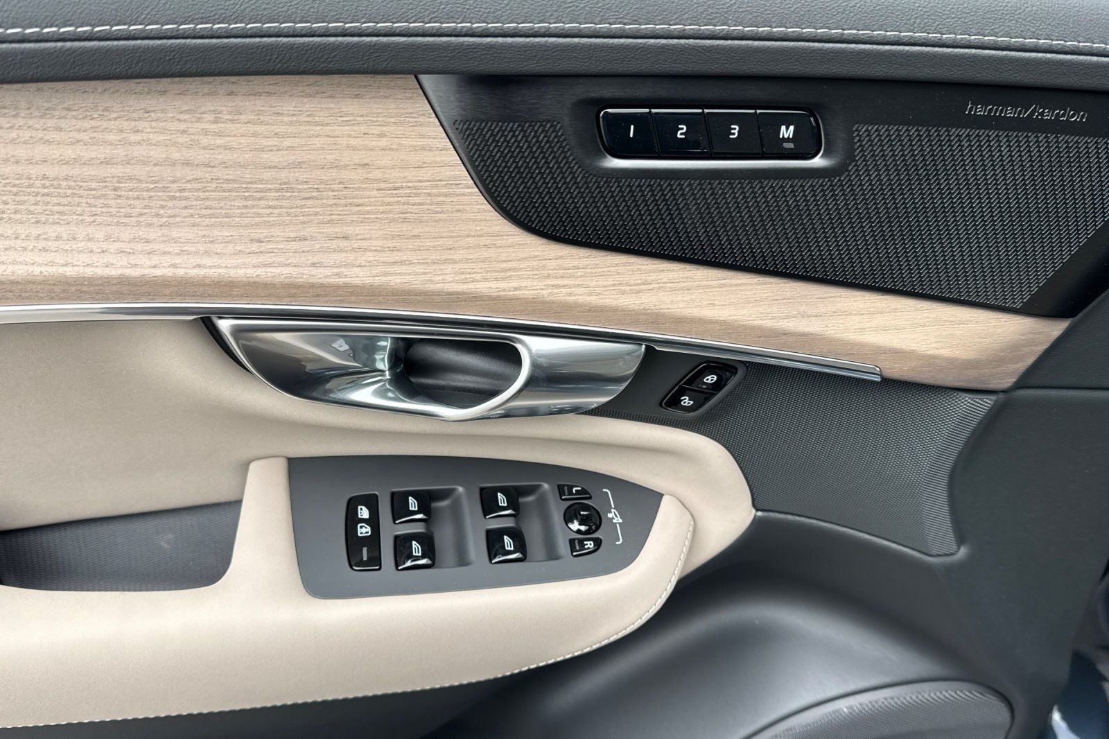 2027 Volvo XC90 B6 Plus 7-Seater