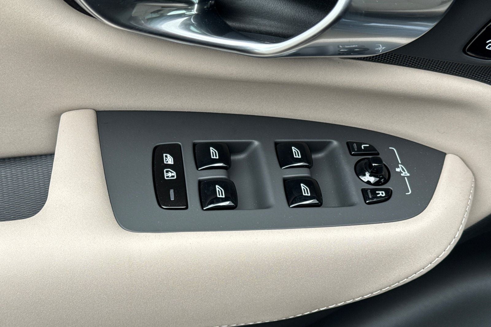 2027 Volvo XC90 B6 Plus 7-Seater