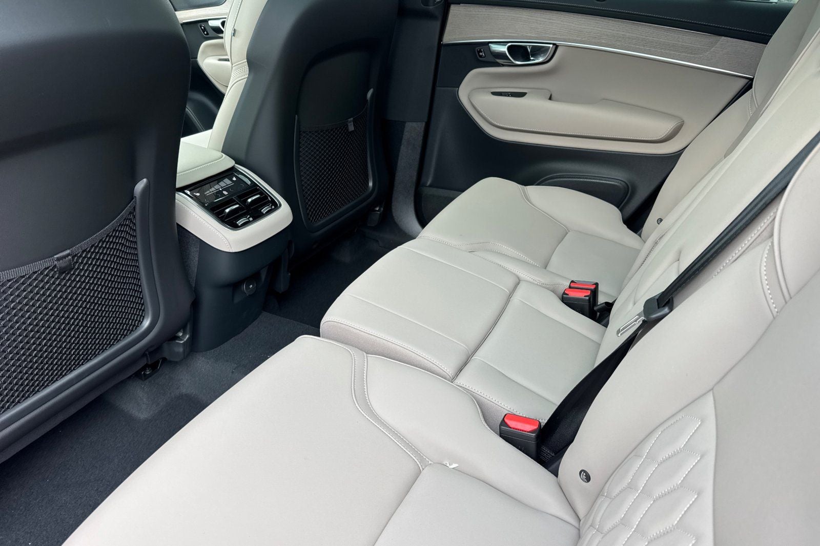 2027 Volvo XC90 B6 Plus 7-Seater