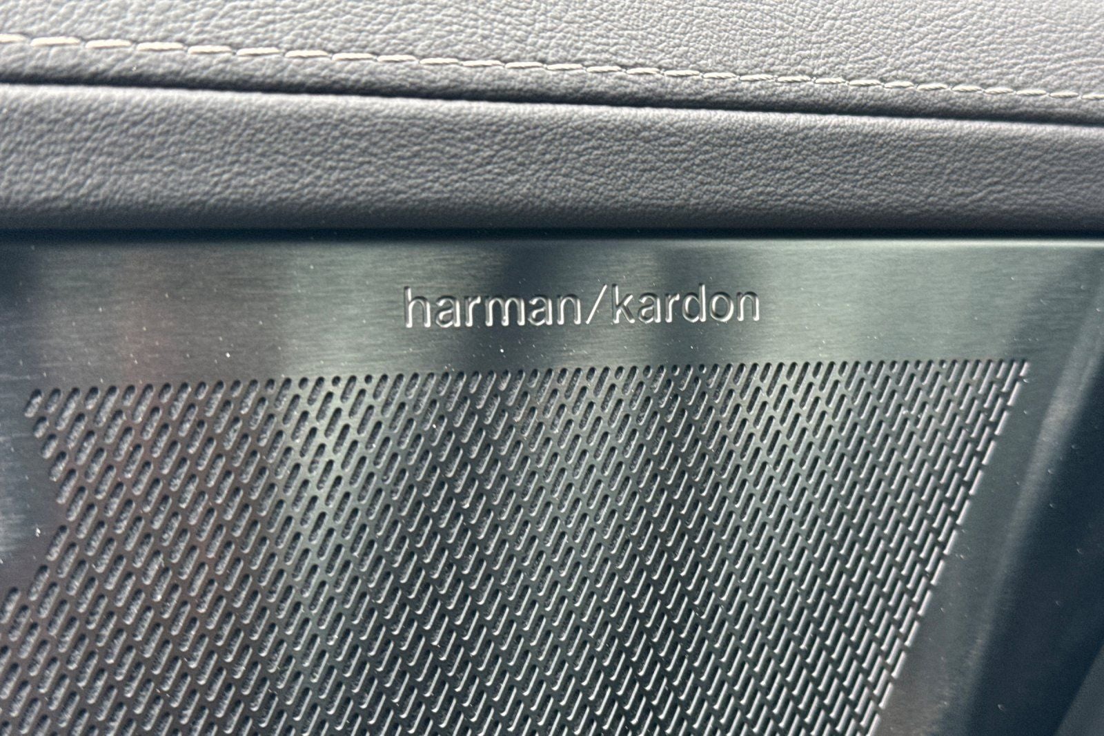2027 Volvo XC90 B6 Plus 7-Seater