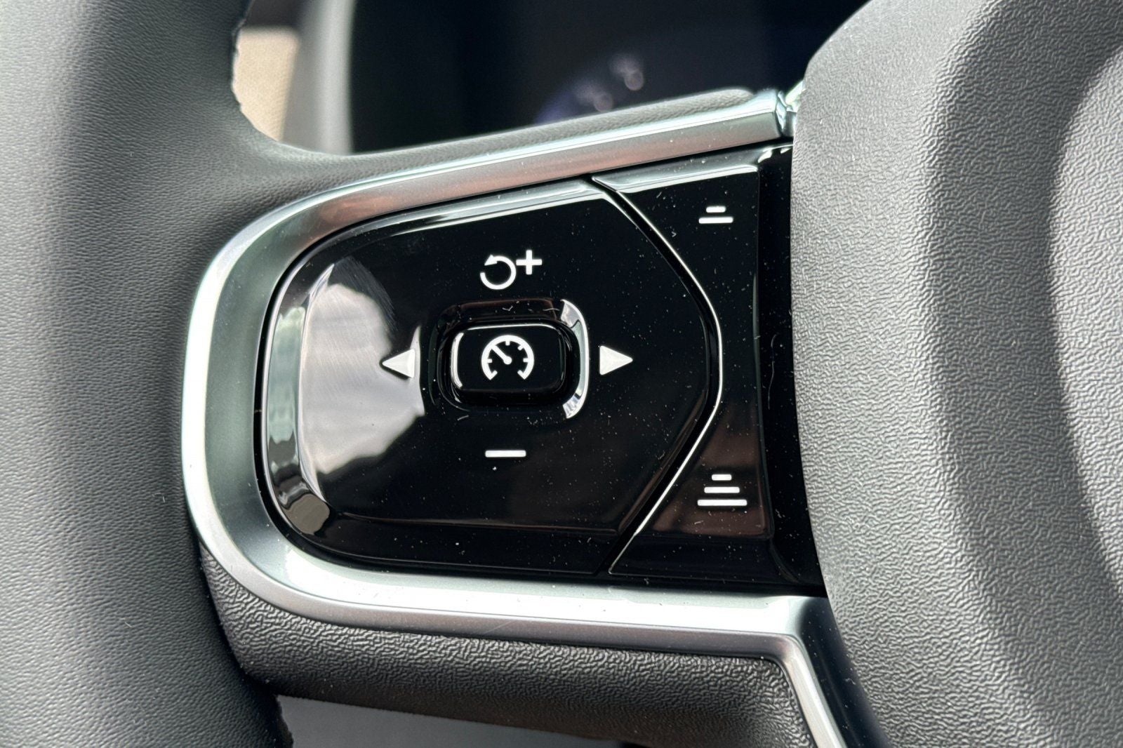 2027 Volvo XC90 B6 Plus 7-Seater
