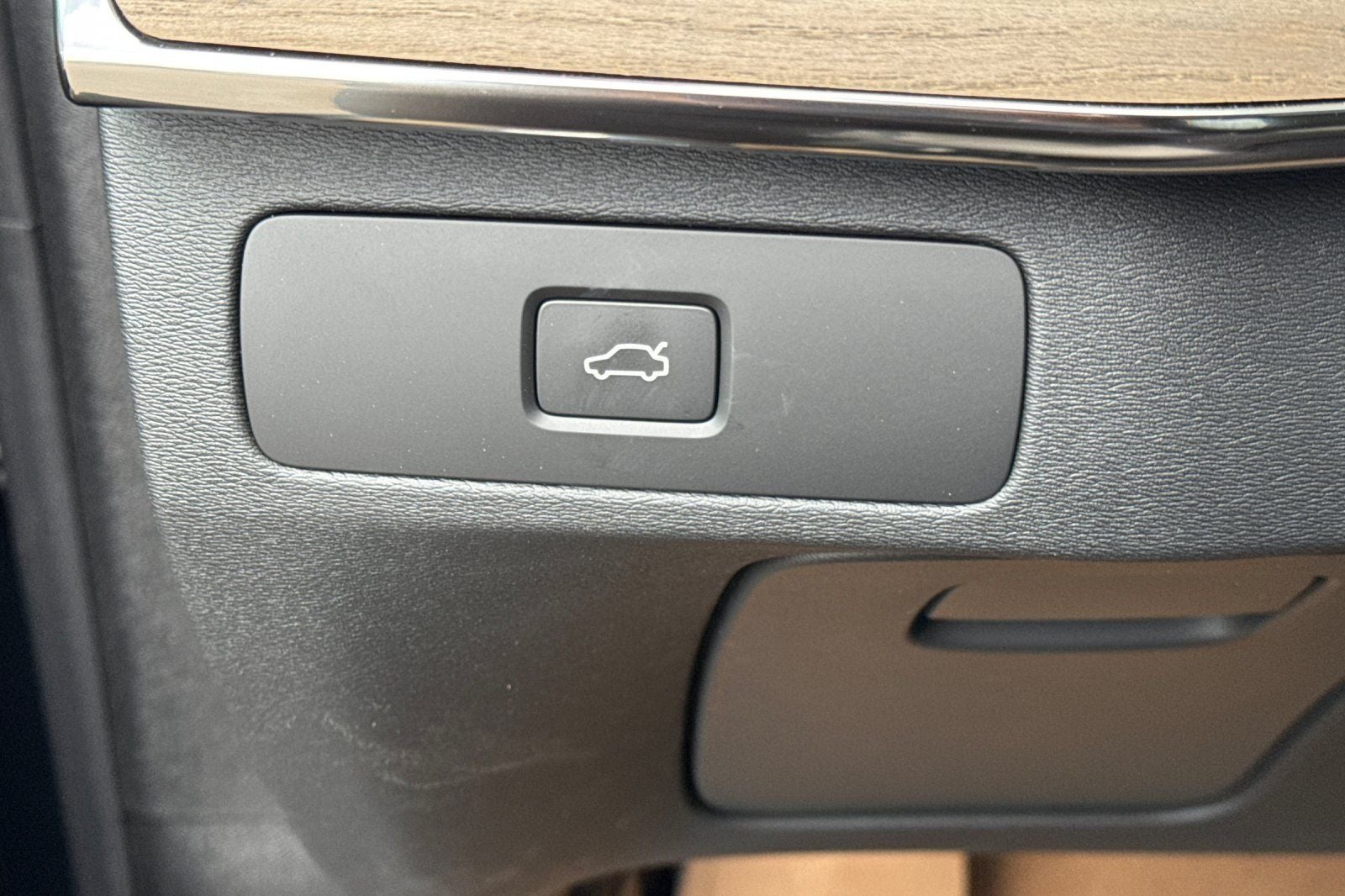 2027 Volvo XC90 B6 Plus 7-Seater