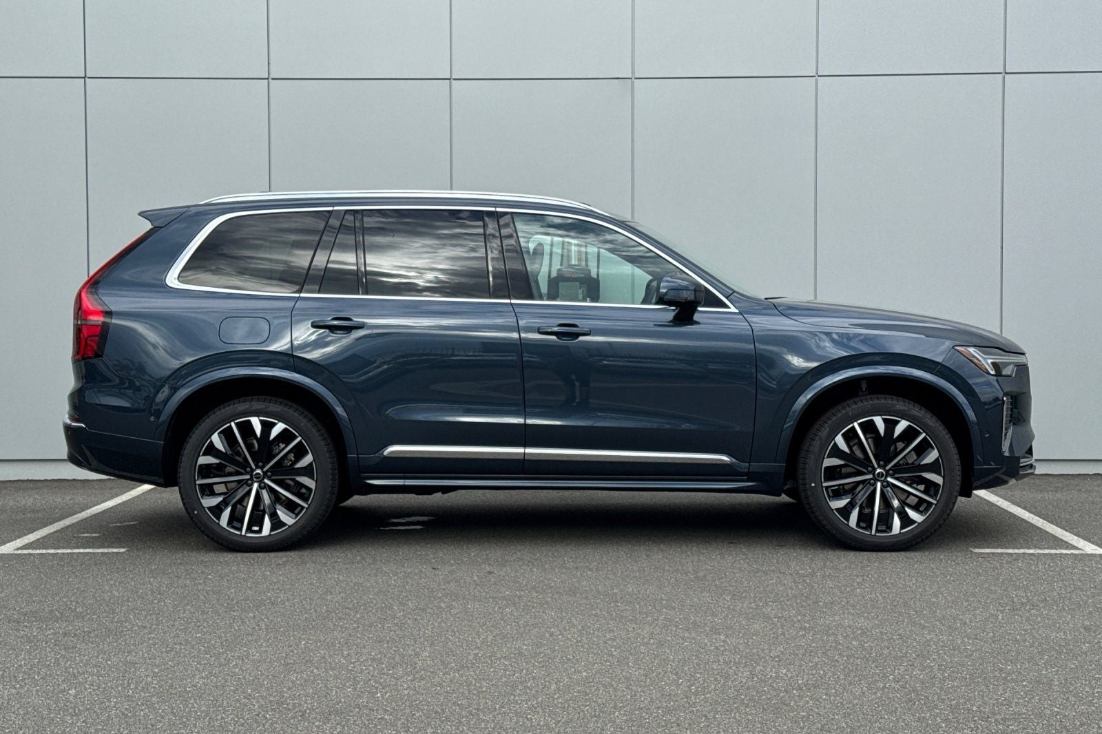 2027 Volvo XC90 B6 Plus 7-Seater