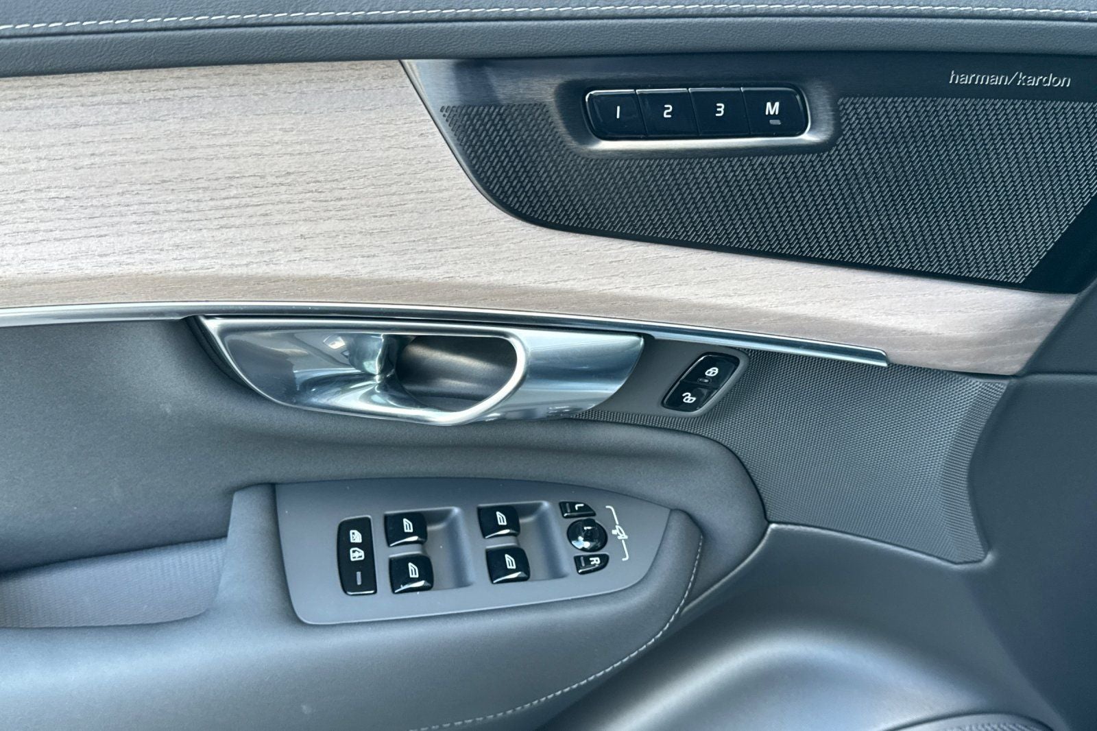 2027 Volvo XC90 B6 Plus 7-Seater
