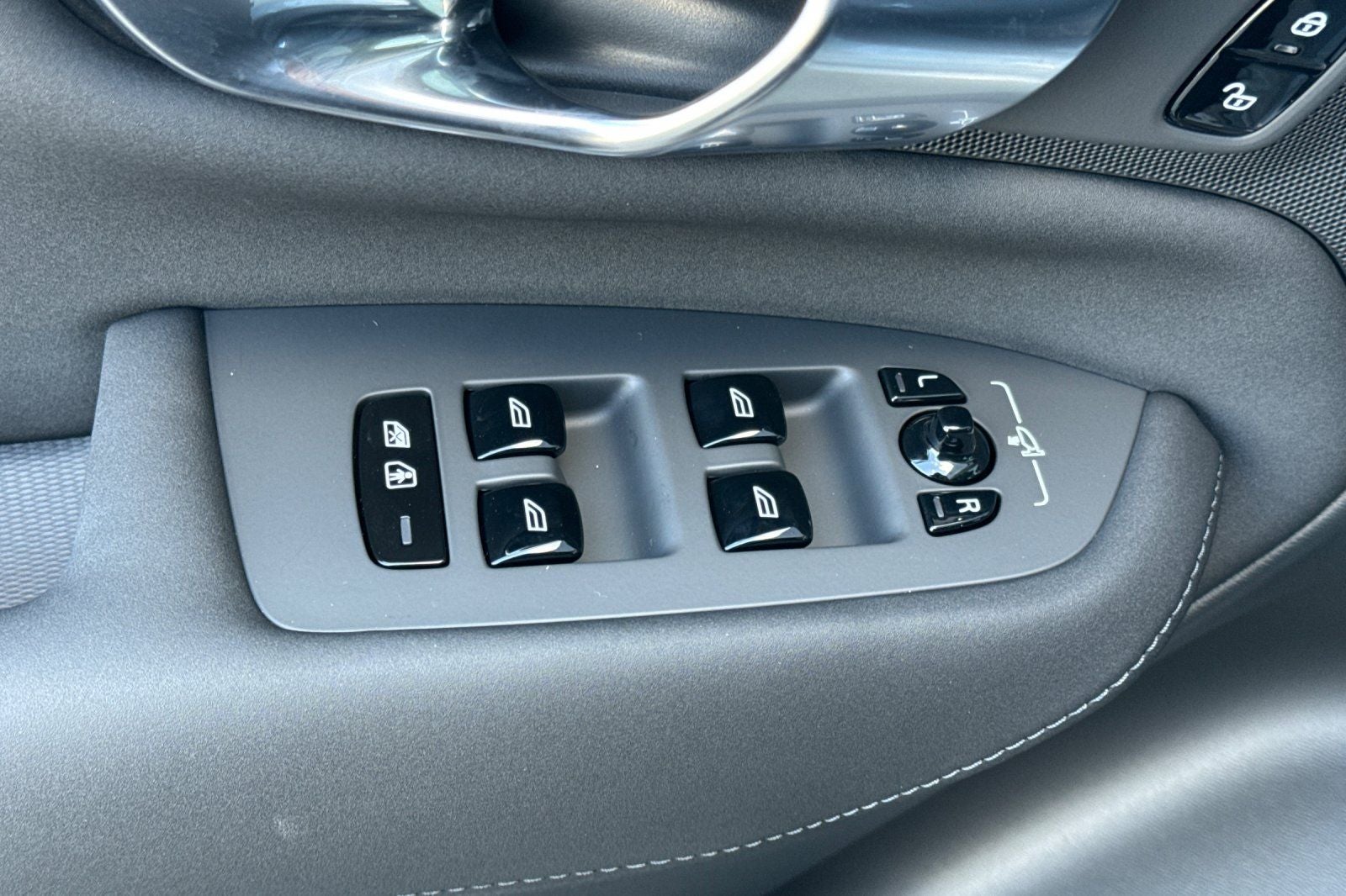 2027 Volvo XC90 B6 Plus 7-Seater