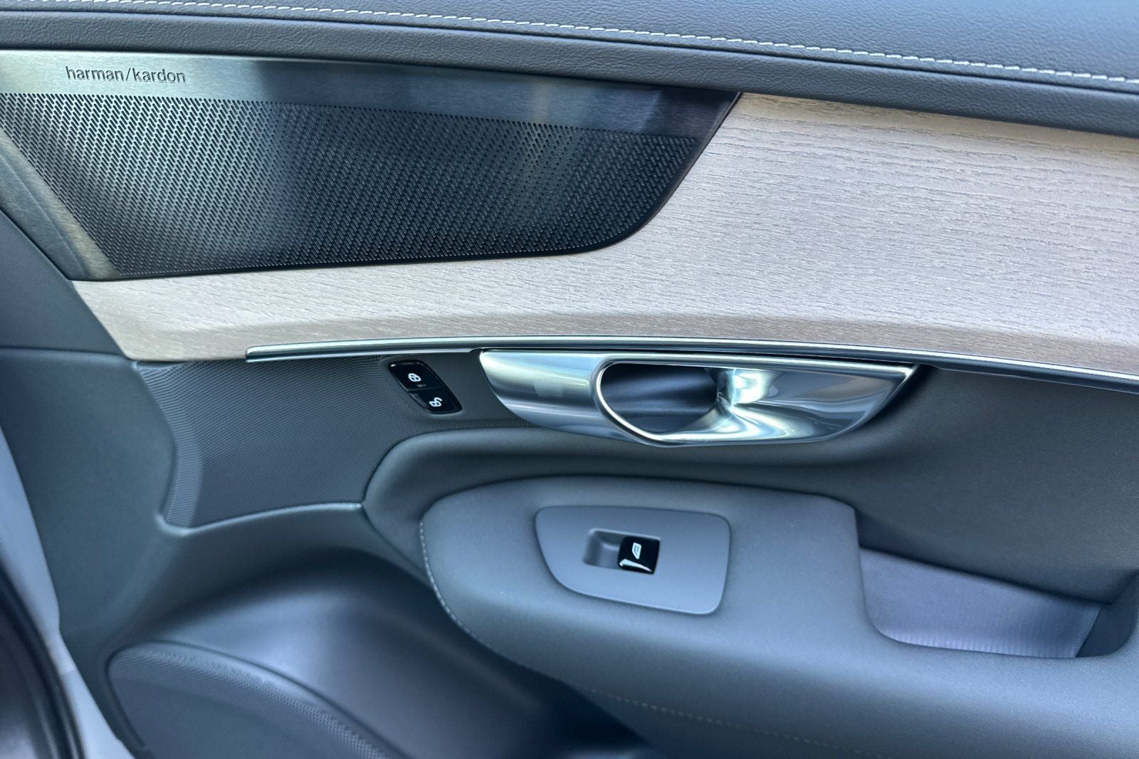 2027 Volvo XC90 B6 Plus 7-Seater