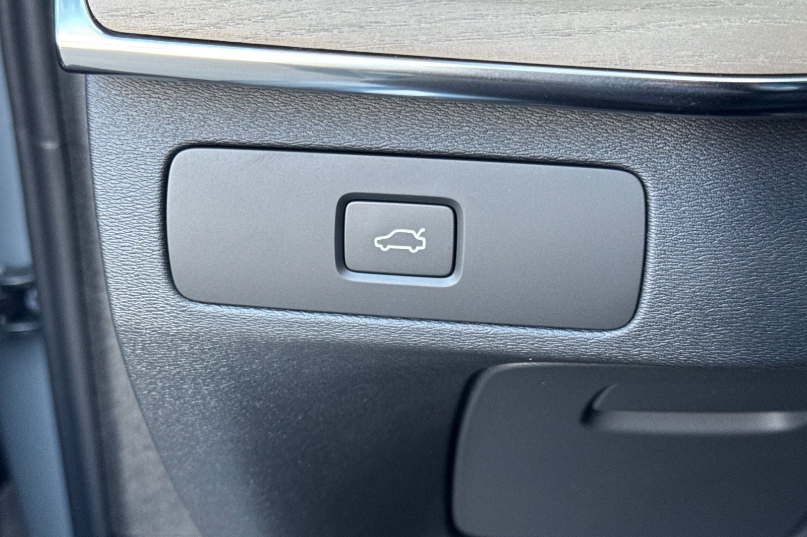 2027 Volvo XC90 B6 Plus 7-Seater