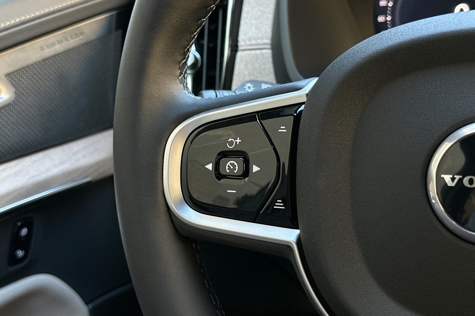 2026 Volvo XC90 B6 Plus 7-Seater