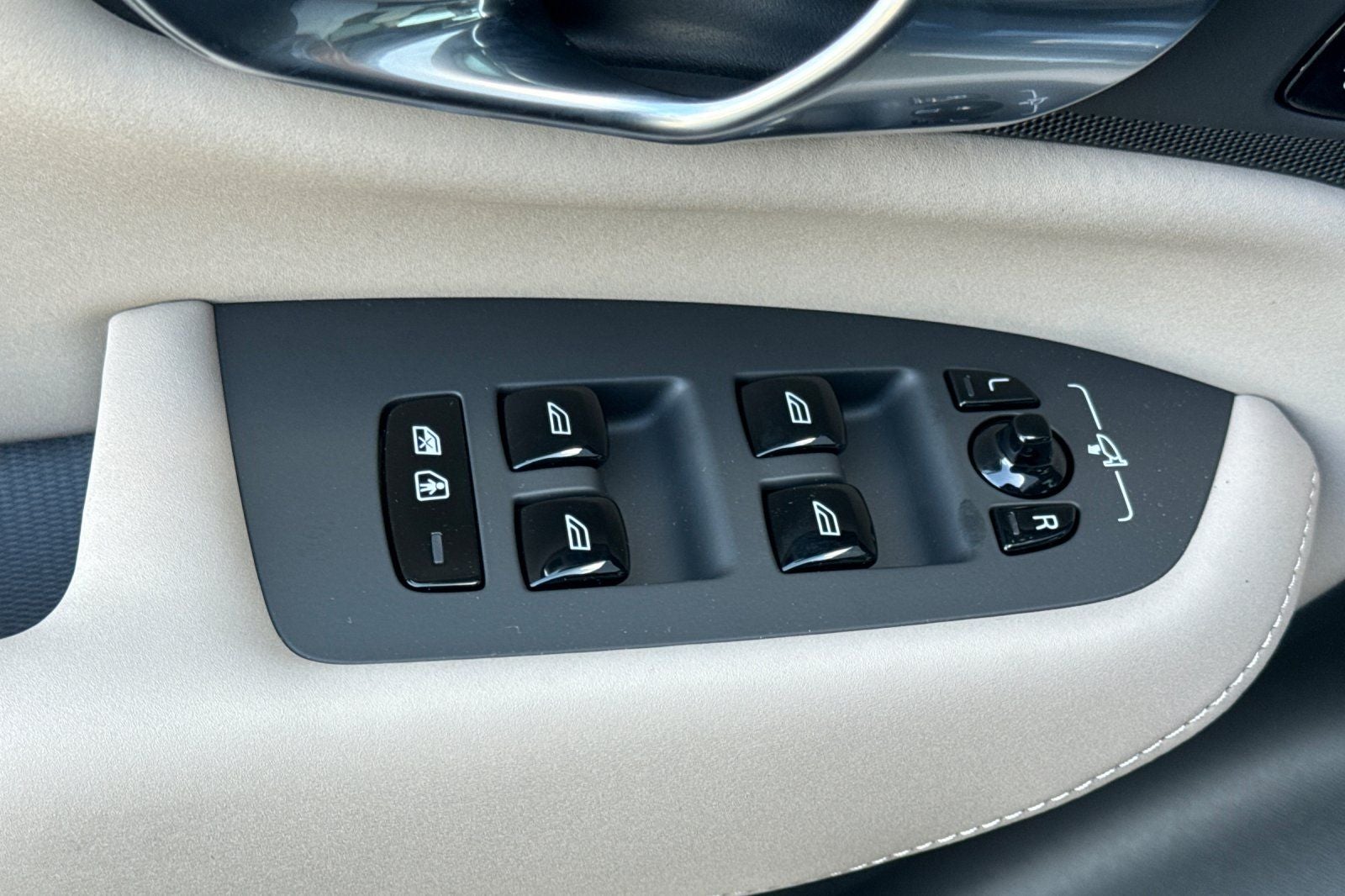 2027 Volvo XC90 B6 Plus 7-Seater
