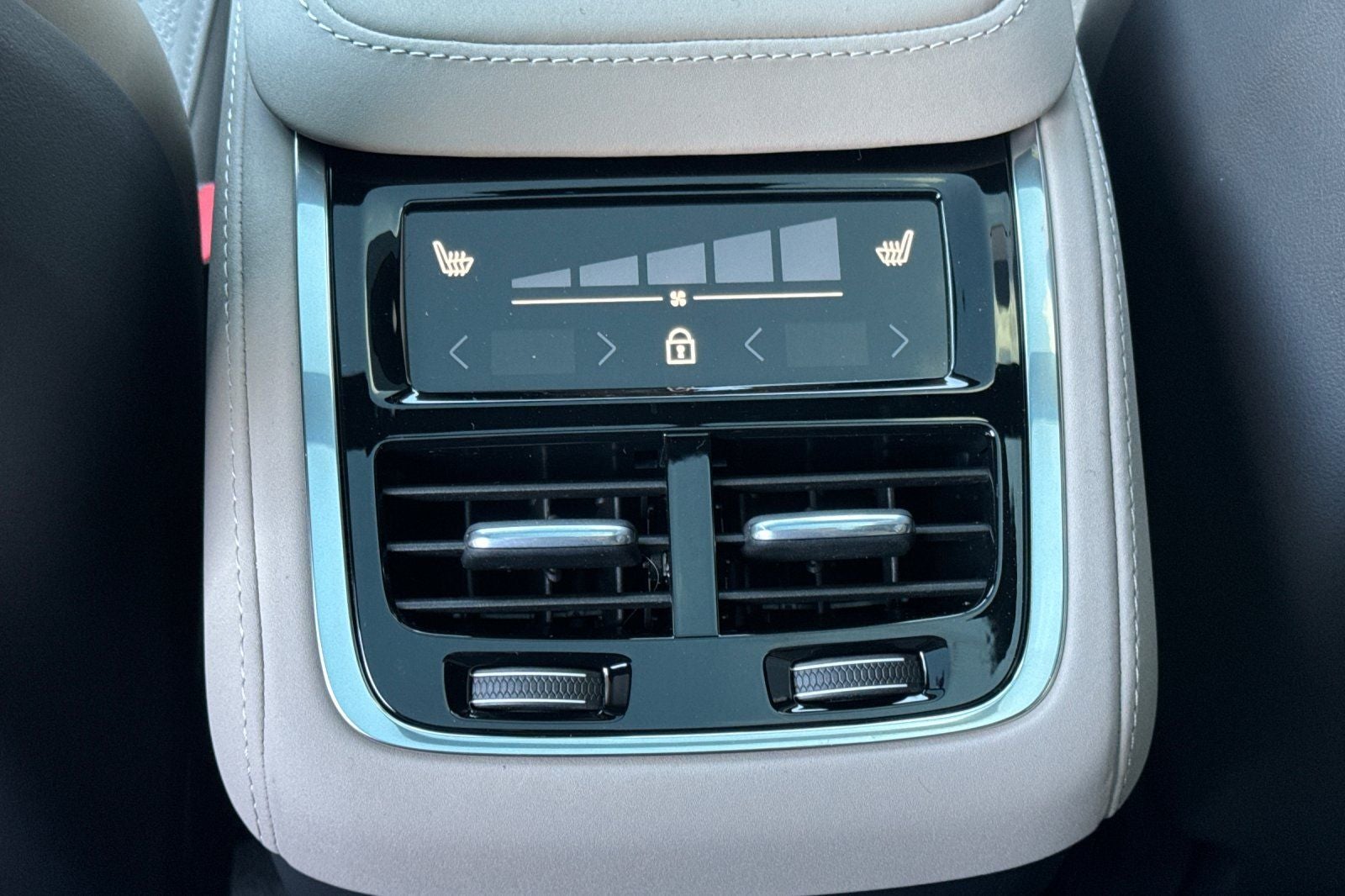 2027 Volvo XC90 B6 Plus 7-Seater