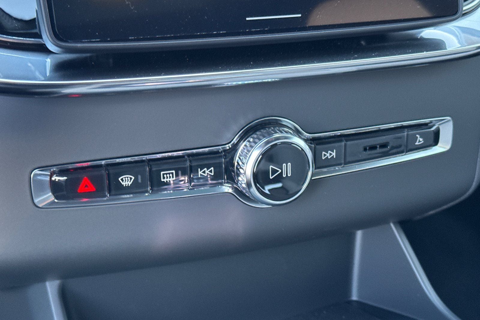 2027 Volvo XC90 B6 Plus 7-Seater