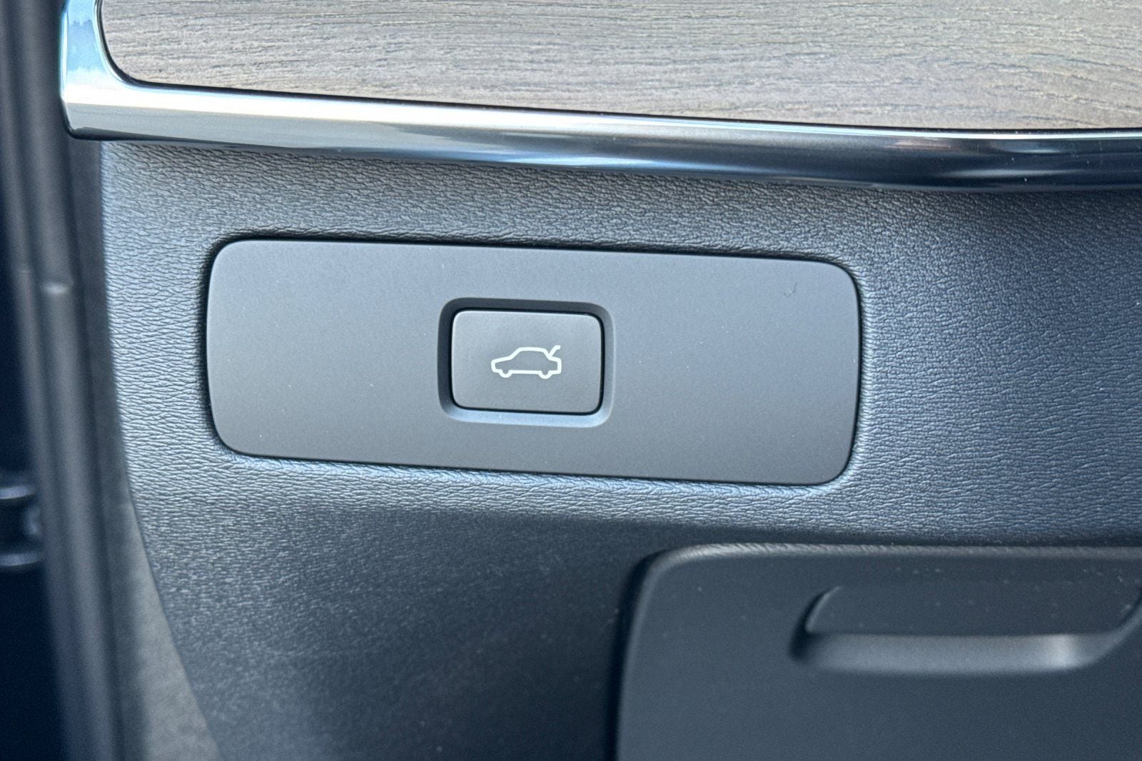 2027 Volvo XC90 B6 Plus 7-Seater