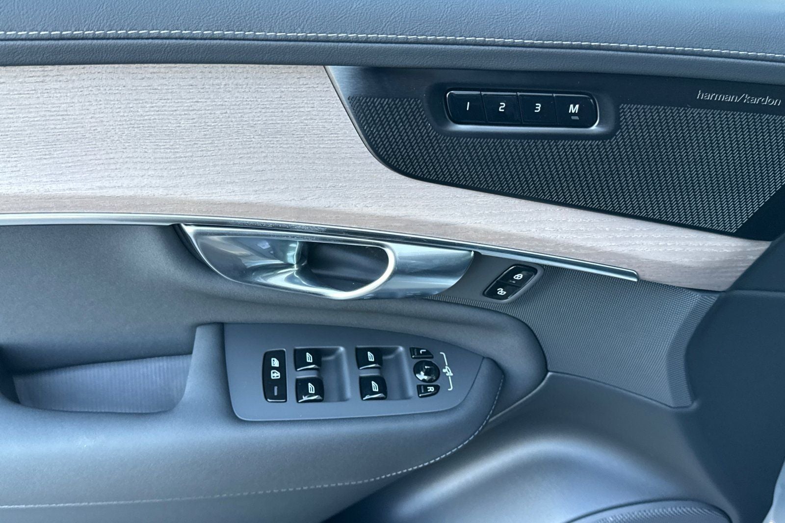 2027 Volvo XC90 B6 Plus 7-Seater