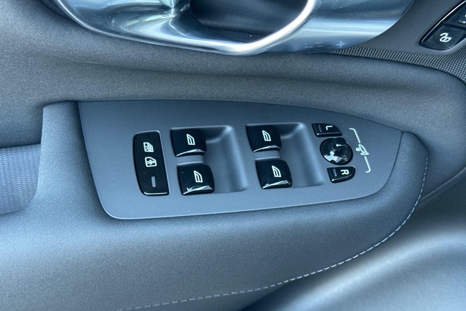 2027 Volvo XC90 B6 Plus 7-Seater