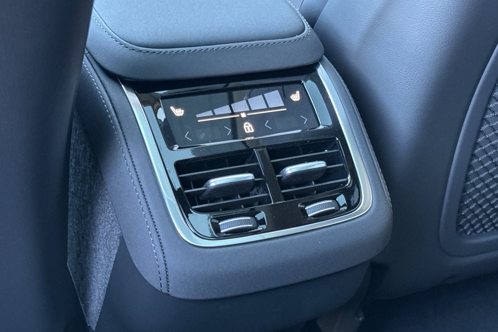 2027 Volvo XC90 B6 Plus 7-Seater
