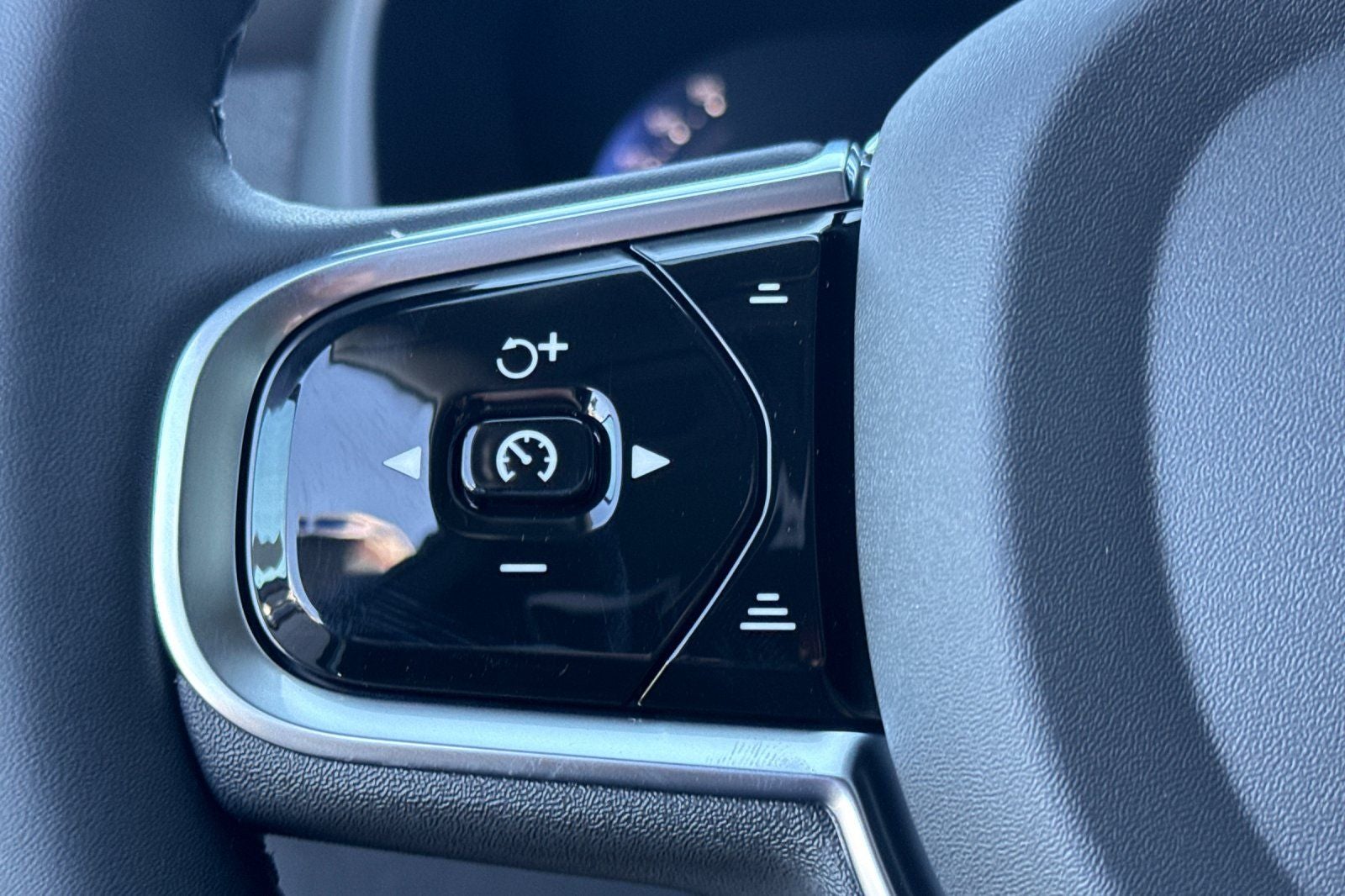 2027 Volvo XC90 B6 Plus 7-Seater