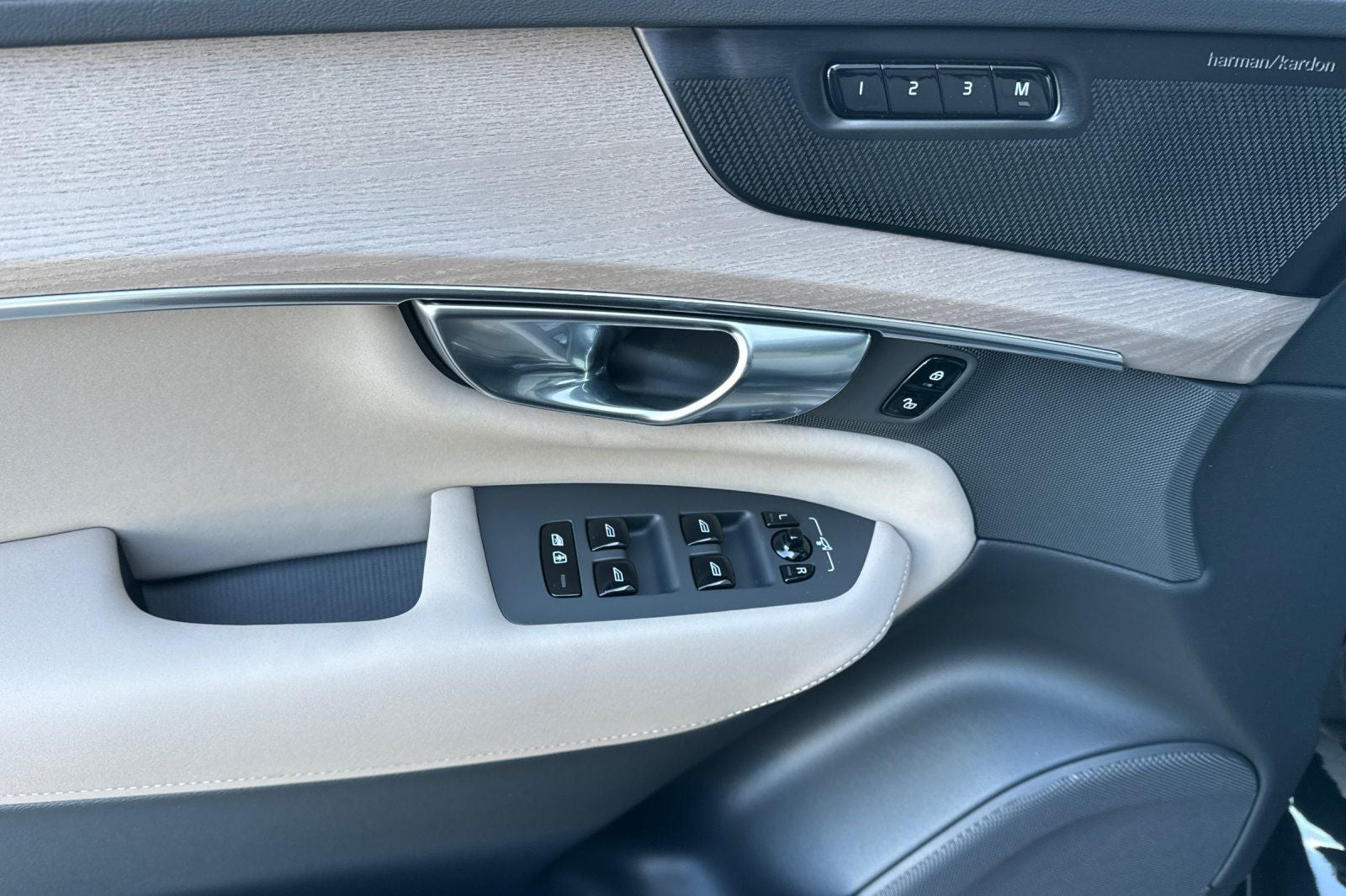 2027 Volvo XC90 B6 Plus 7-Seater