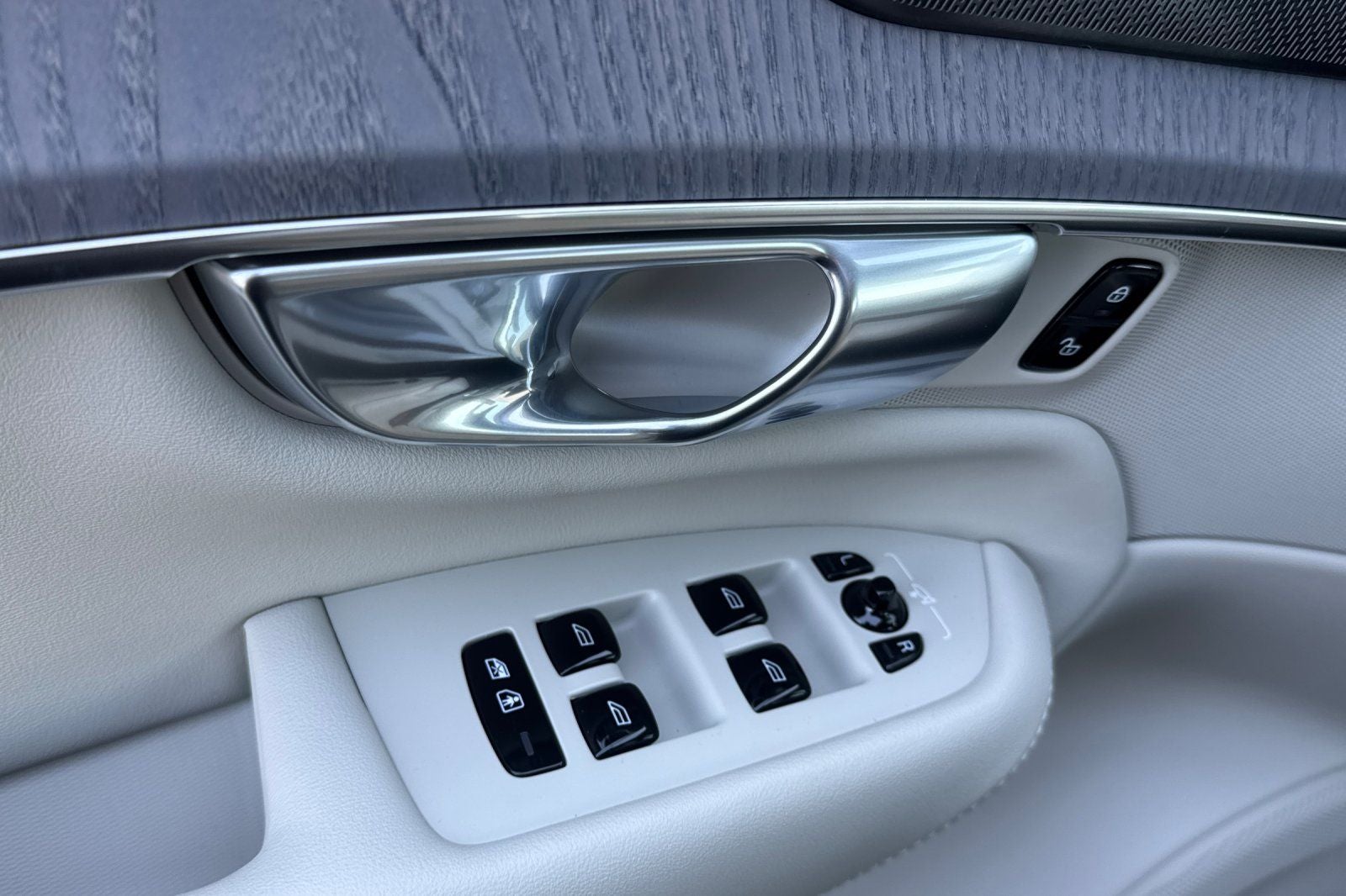 2026 Volvo XC90 B6 Ultra