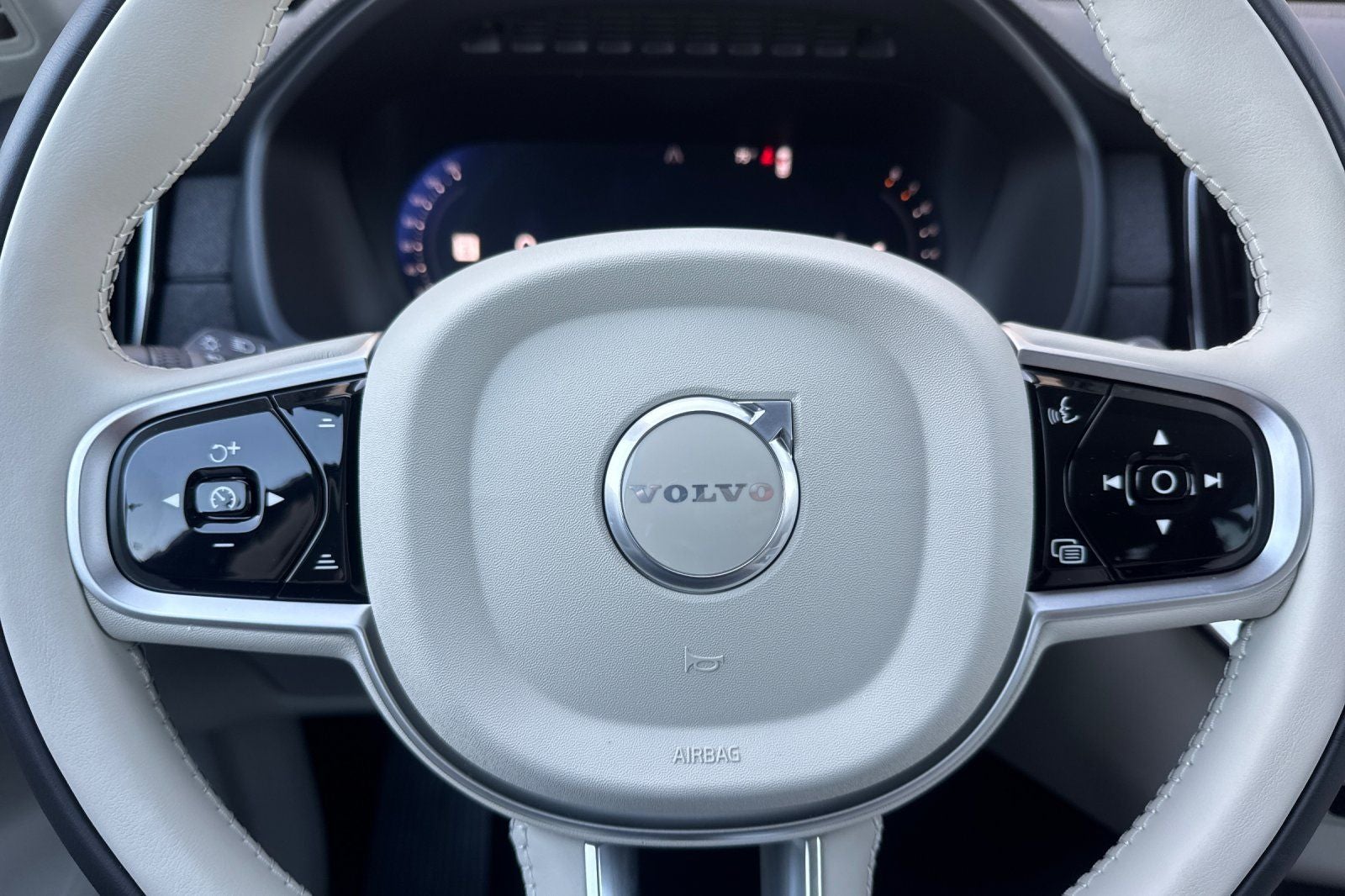 2026 Volvo XC90 B6 Ultra