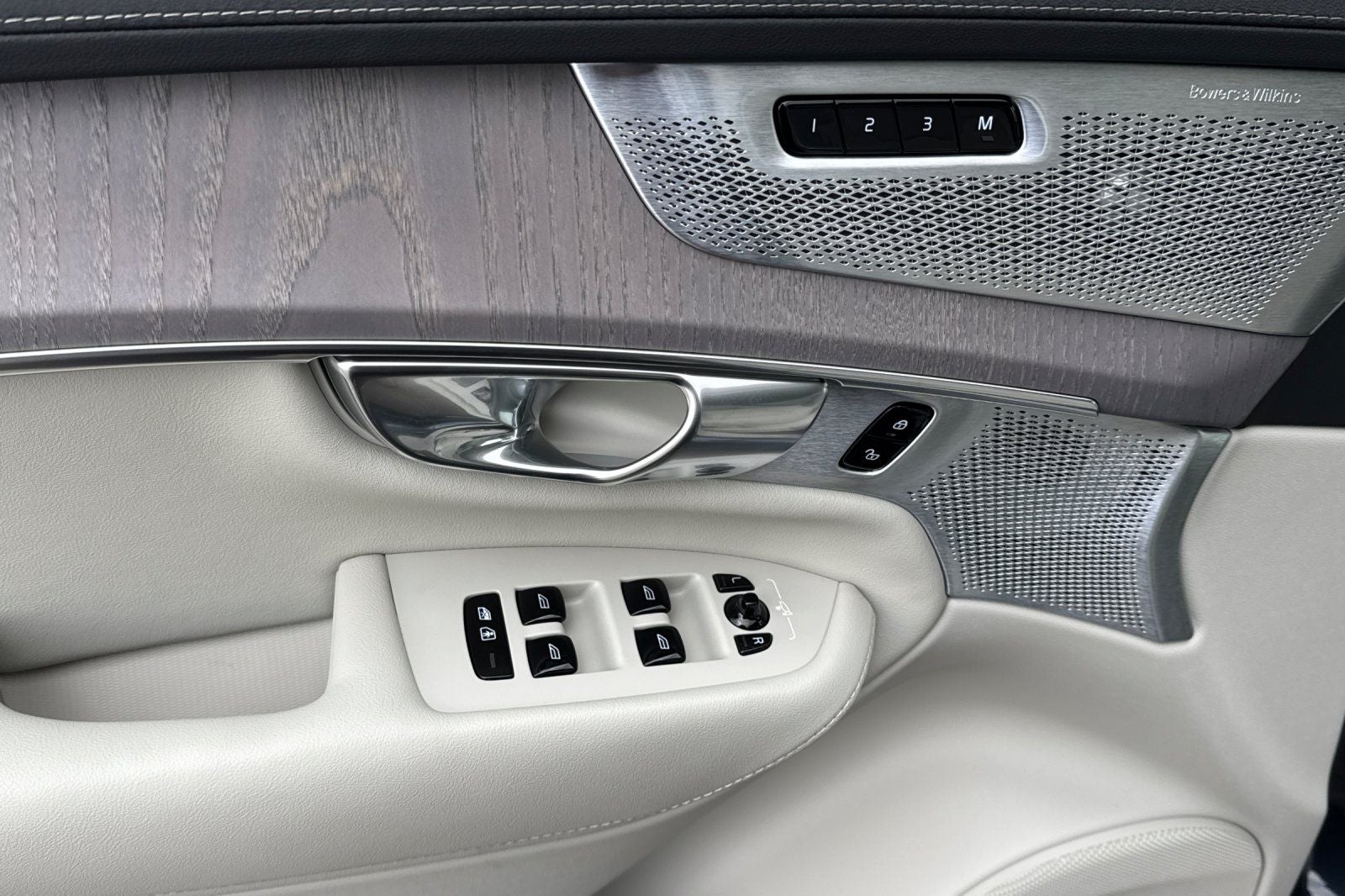 2027 Volvo XC90 B6 Ultra
