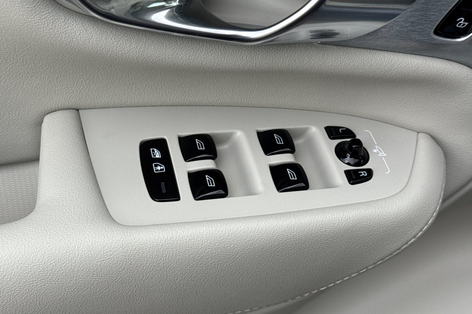 2027 Volvo XC90 B6 Ultra