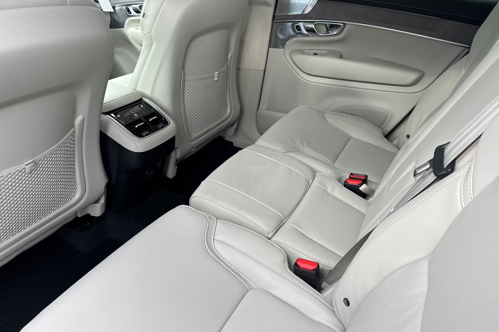 2027 Volvo XC90 B6 Ultra