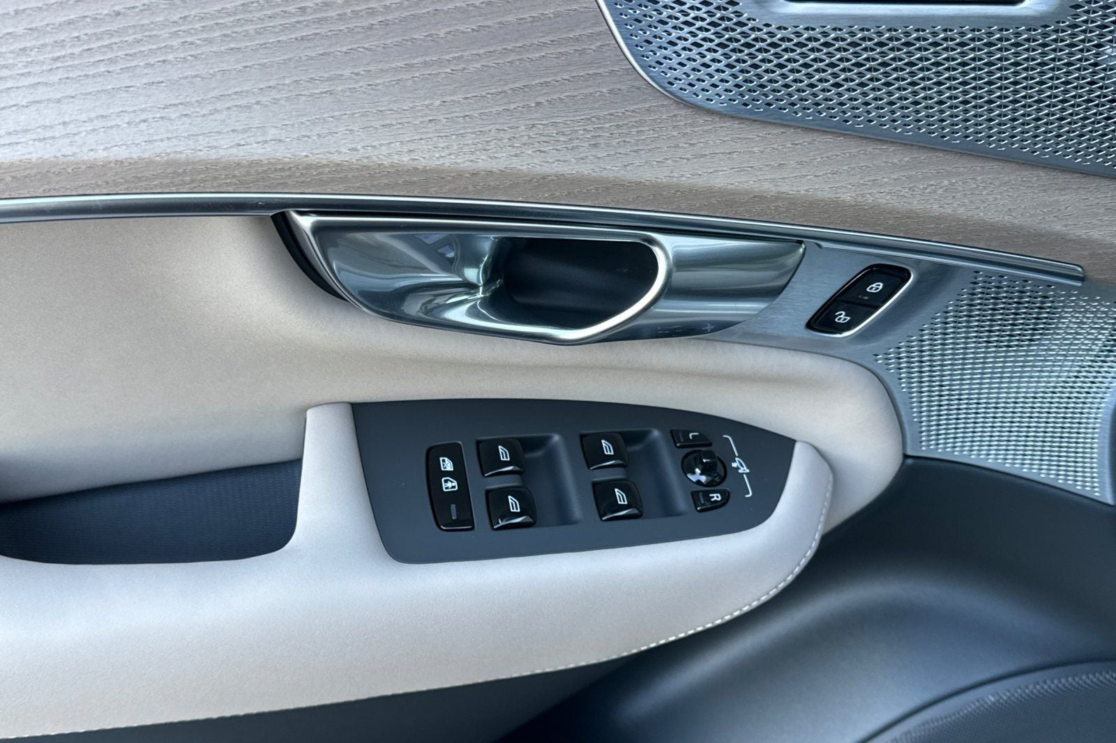 2027 Volvo XC90 B6 Ultra