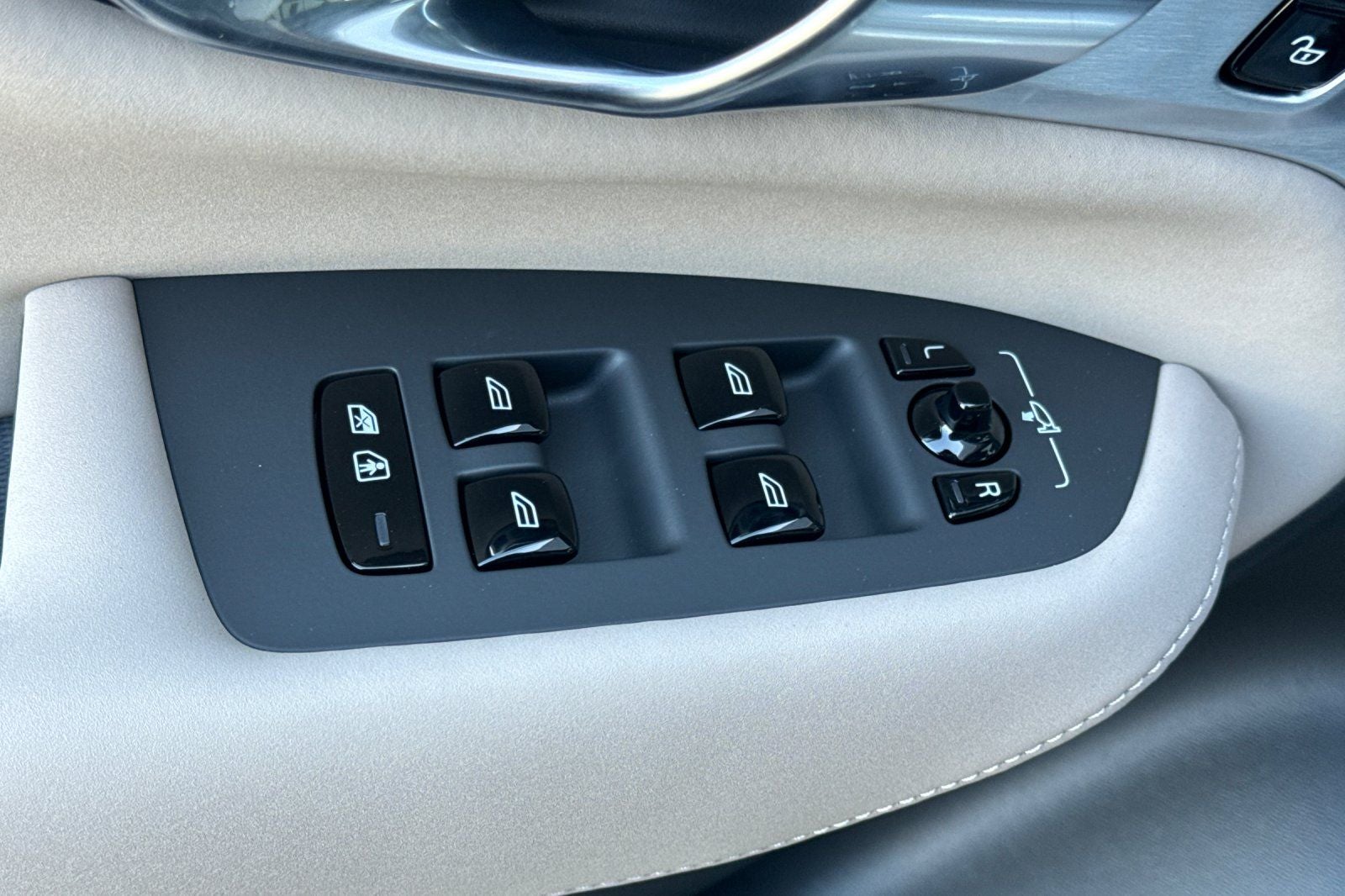 2027 Volvo XC90 B6 Ultra