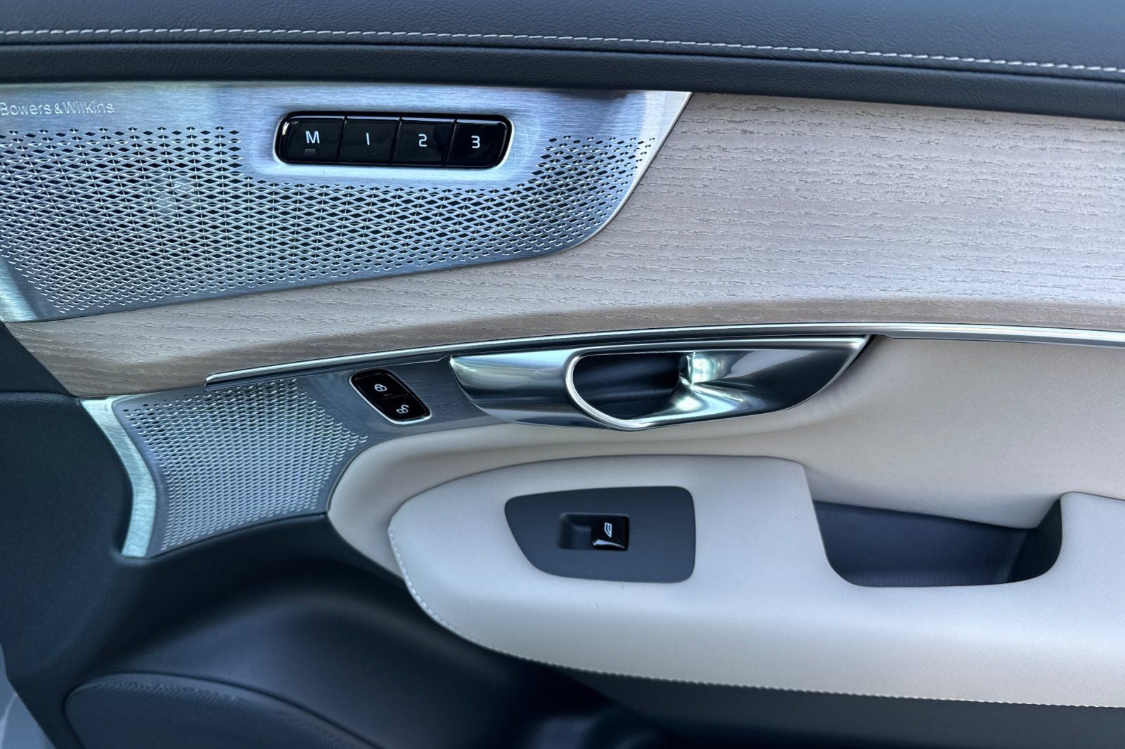 2027 Volvo XC90 B6 Ultra