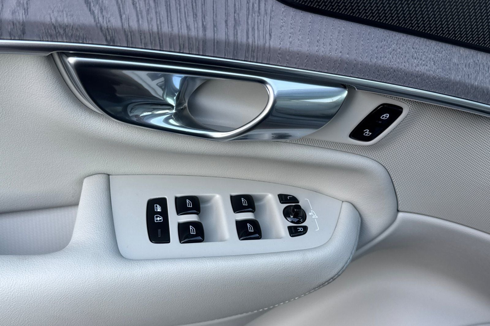 2026 Volvo XC90 B6 Ultra