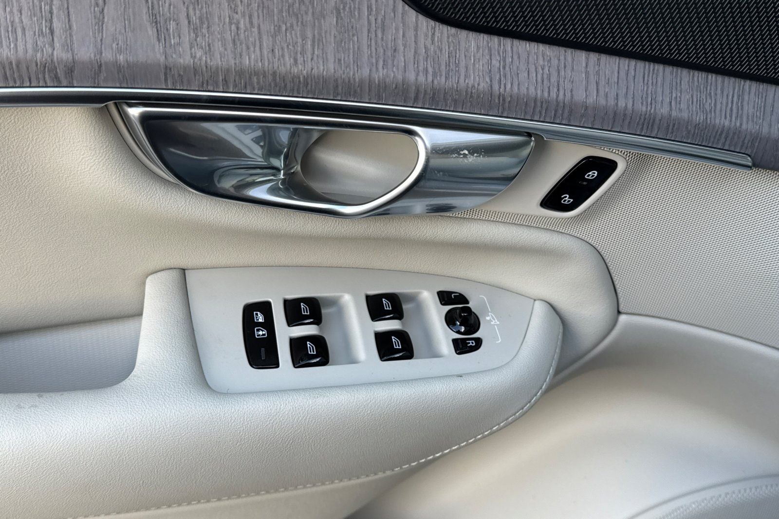 2026 Volvo XC90 B6 Ultra