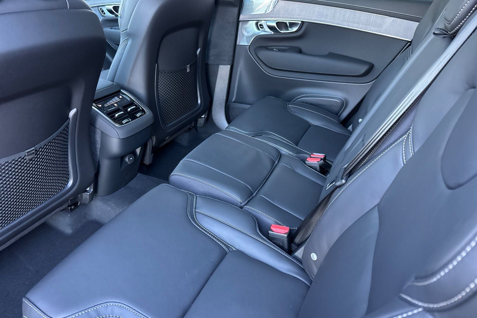 2027 Volvo XC90 B6 Ultra